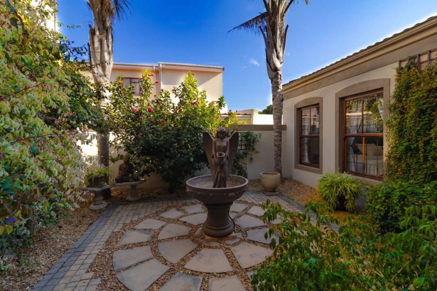 6 Bedroom Property for Sale in Sandbaai Western Cape